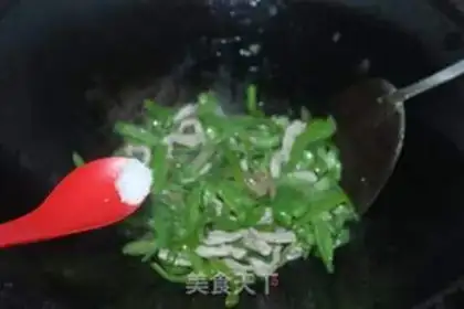 Make Cream peppers and fried meat step 5