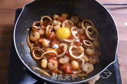 Make Seafood tomato pasta step 6