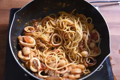Make Seafood tomato pasta step 7