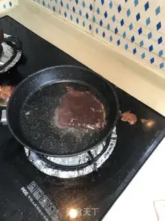 Make Black pepper steak noodles step 1