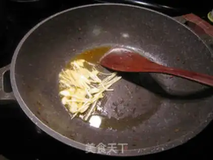 Make Squeeze the pickles and garlic leaves step 4