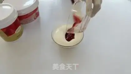 Make Schufflerey strawberry cake step 8