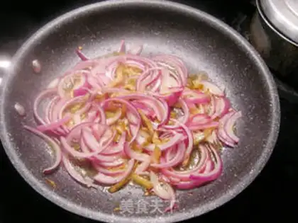 Make Squeeze onions step 1