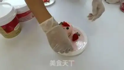 Make Schufflerey strawberry cake step 11
