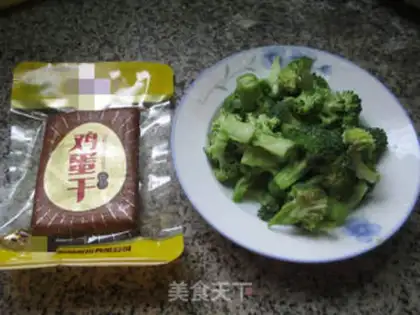 Make Eggs and broccoli step 0