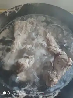 Make The lamb stew, the tomatoes, the mushrooms step 0