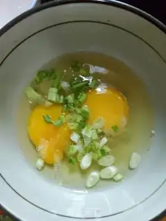 Make Squeeze fried eggs step 2