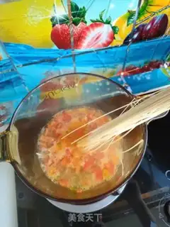 Make Squeeze tomato noodles step 5