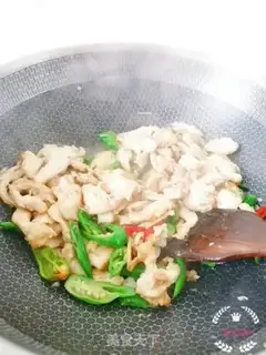 Make Squeeze the green pepper and meat step 5