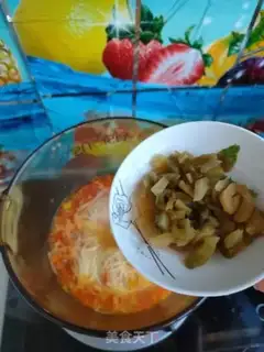 Make Squeeze tomato noodles step 7