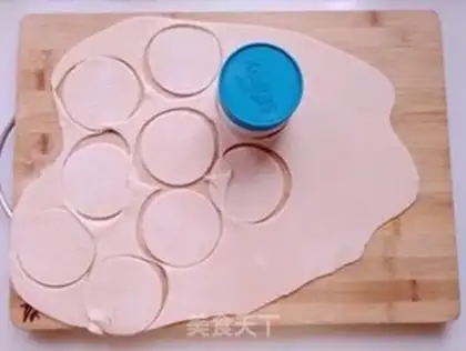Make Squeeze meat dumplings step 7