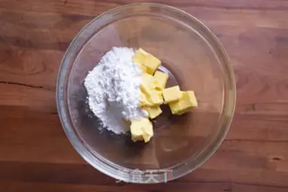 Make Strawberry cake step 2