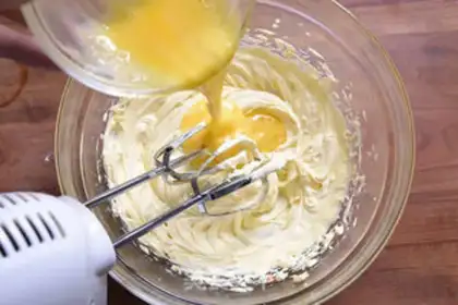 Make Strawberry cake step 3