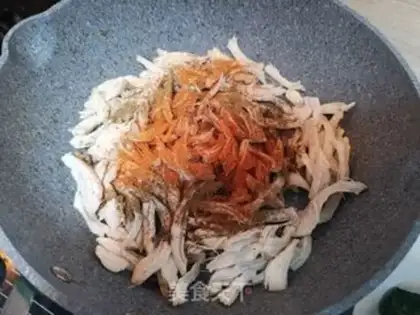 Make Spicy chicken silk step 3