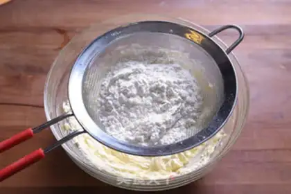 Make Strawberry cake step 4