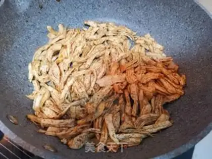 Make Spicy chicken silk step 4