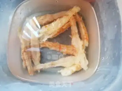 Make Shrimp dry melon soup step 1