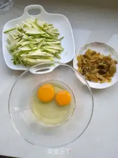 Make Squeeze and make eggs step 1
