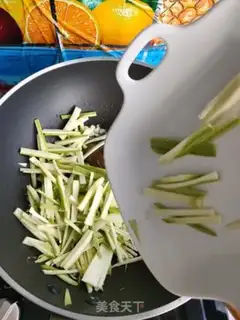 Make Squeeze and make eggs step 6