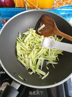 Make Squeeze and make eggs step 7