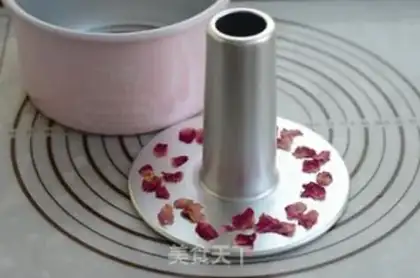 Make Six inches of rose waves of wind cake step 2