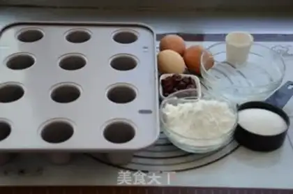 Make Cranberry sponge cake step 0