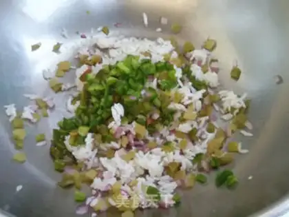 Make Squeeze eggs and fried rice step 7