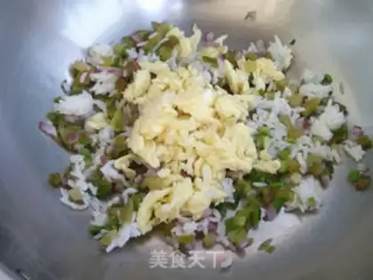 Make Squeeze eggs and fried rice step 8