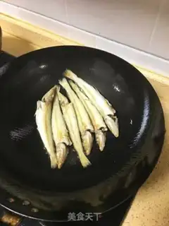 Make Dry sardines step 2