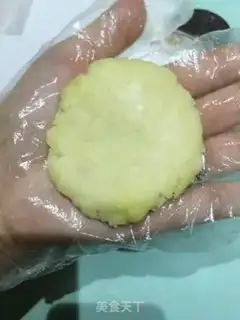 Make The egg yolk mooncake step 7