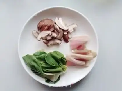 Make Three eggs of dumpling soup step 3