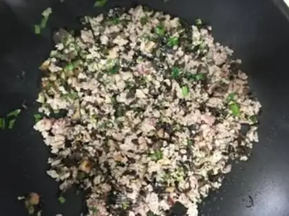 Make The mushrooms, the murmurs, the egg and yellow step 5