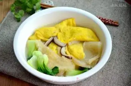 Make Three eggs of dumpling soup step 8