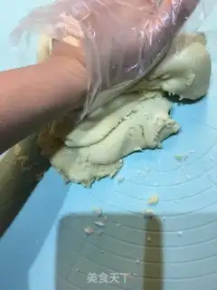Make The egg yolk mooncake step 13