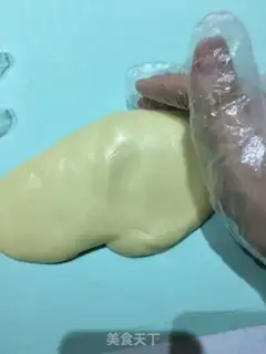 Make The egg yolk mooncake step 14