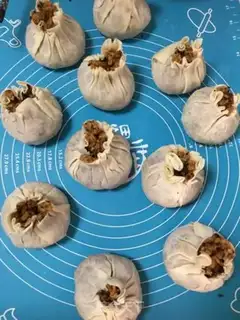 Make The mushrooms, the murmurs, the egg and yellow step 10