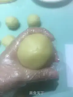 Make The egg yolk mooncake step 18