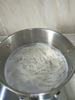 Make Spaghetti step 1