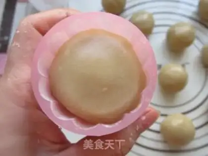 Make Coconut mooncake step 6