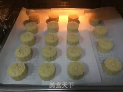 Make The egg yolk mooncake step 22