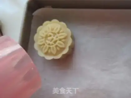 Make Coconut mooncake step 7