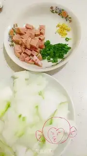 Make Ham melon soup step 1