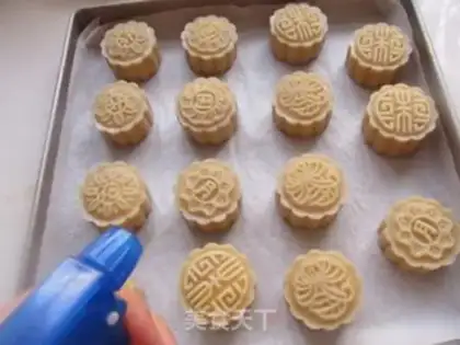 Make Coconut mooncake step 8