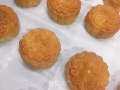 Make The egg yolk mooncake step 24