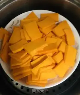 Make Pumpkin buns step 2