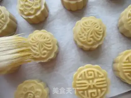 Make Coconut mooncake step 9