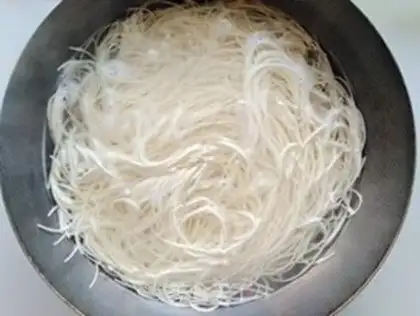 Make Hot chicken with cold noodles step 4