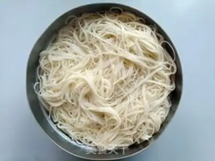Make Hot chicken with cold noodles step 5