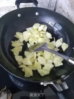 Make Stupid cucumber fried eggs step 2