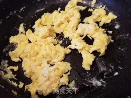Make Scrambled eggs step 2